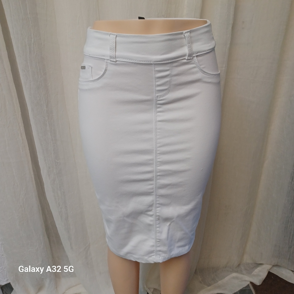 Esteez Women Size 2 Elegant White Pencil Skirt